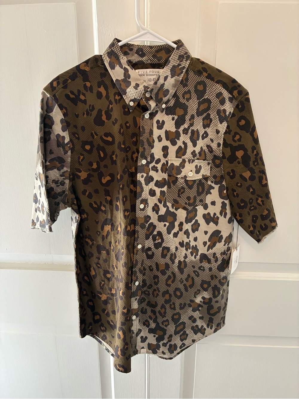 Five Four Nick Wooster Short-Sleeve Button-Down Shirt Leopard Print. Large. New.